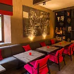 Victoria - Maison Caerdinael 4* デュルビュイ