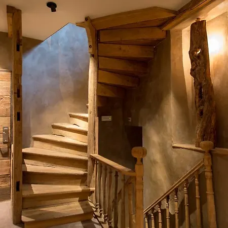 Victoria - Maison Caerdinael Hotel 4*