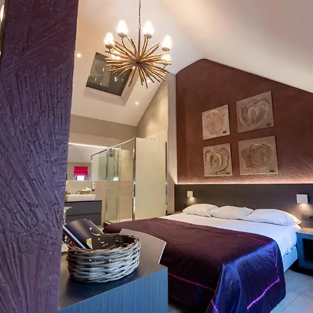 Victoria - Maison Caerdinael Hotel